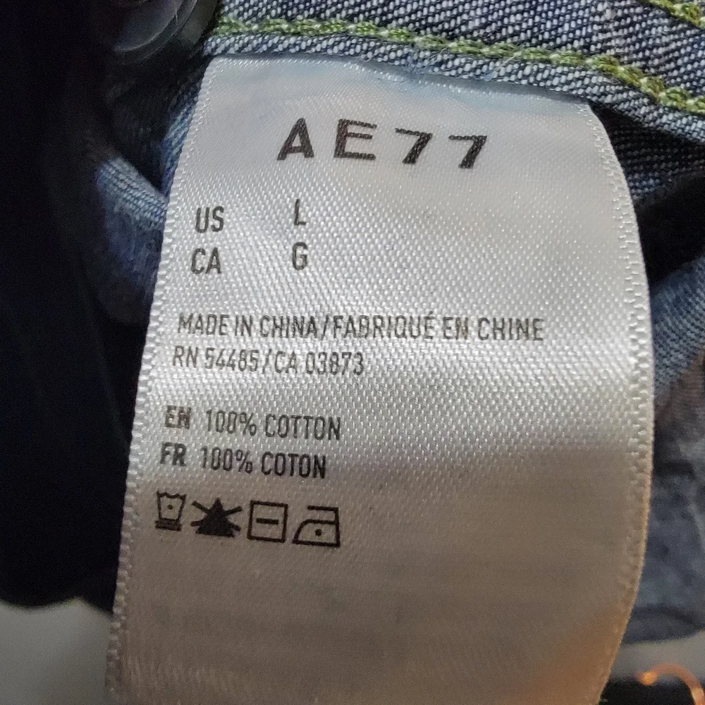 American Eagle AE77 Premium Lightweight Denim Button Down Shirt Large NWT! - Picture 6 of 8